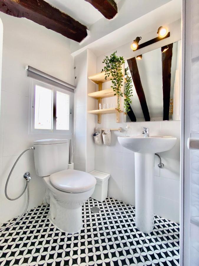 Charming Gran Via Attic Lägenhet Madrid Exteriör bild